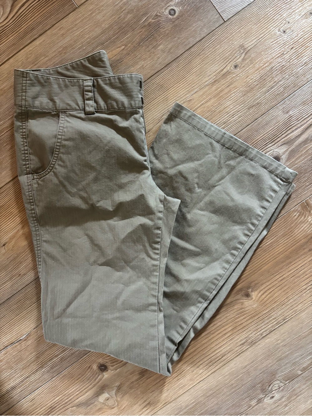 Banana Republic women’s Olive Tan Chinos